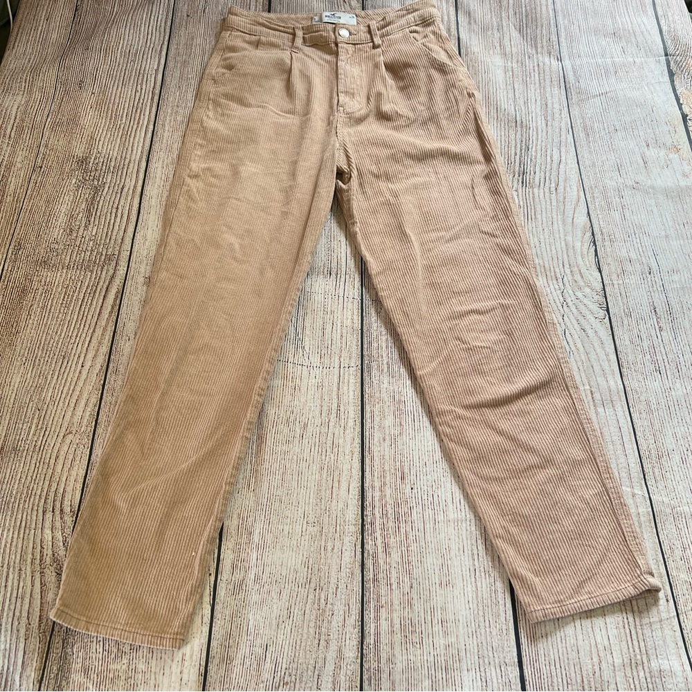 Hollister Corduroy Ultra High Rise Pants Women’s Size 3 26W Pleated Tan Preppy‎